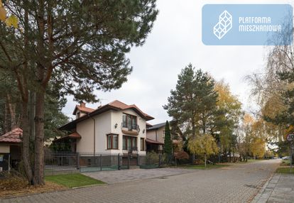 Elegancki dom w spokojnej okolicy