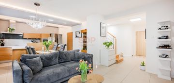 Szereg na klecinie . do wejścia. 156 m2 . ogródek