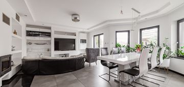 Dom w świetnej lokalizacji