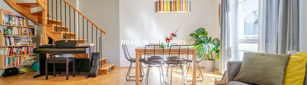 Dwupoziomowe z balkonem, komórka, garaż