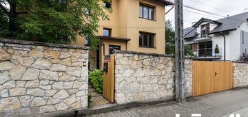 Dom wolnostojący/ siedziba firmy w krakowie