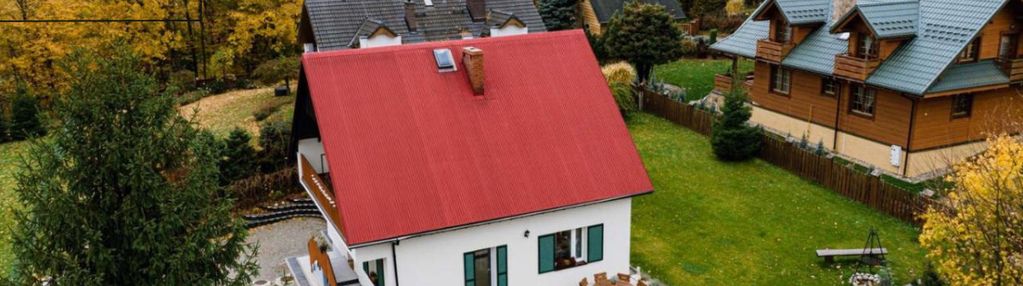 Dom inwestycyjny z widokiem na panoramę wisły.