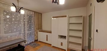 Jelonki mieszkanie dwupokojowe z balkonem.