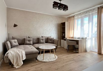 Woda, śmieci i ogrzewanie w cenie - duży balkon