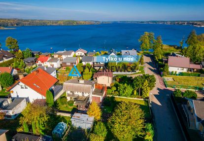 Charzykowy dom blisko jeziora.