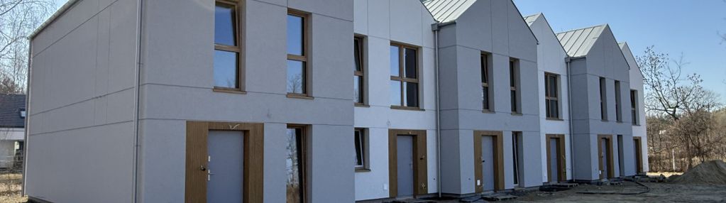 Nowoczesny segment skrajny z ogródkiem - inwestycj