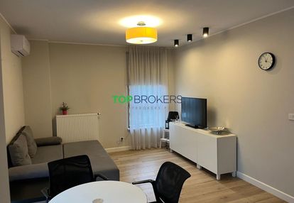 Wygodne 2 pokoje z balkonem, garaż