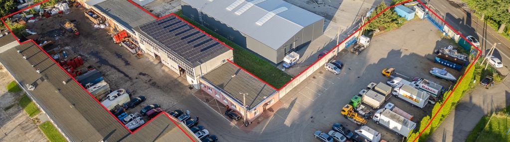 Działka przemysłowa z budynkami i dużym parkingiem