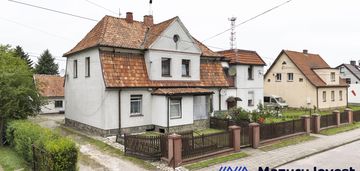 Piętro domu podzielone na 2 mieszkania + bud. gosp., garaż i działka