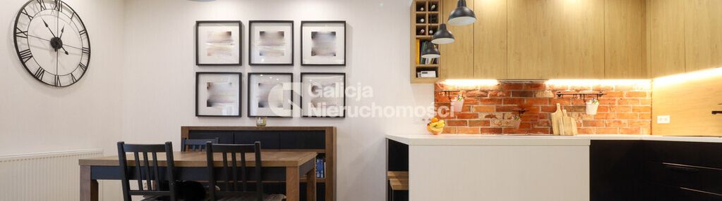 Szeregówka z garażem,4 sypialniami i ogródkiem