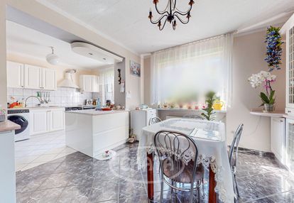 Muchobór mały / 9 pokoi / garaż / 3 kuchnie