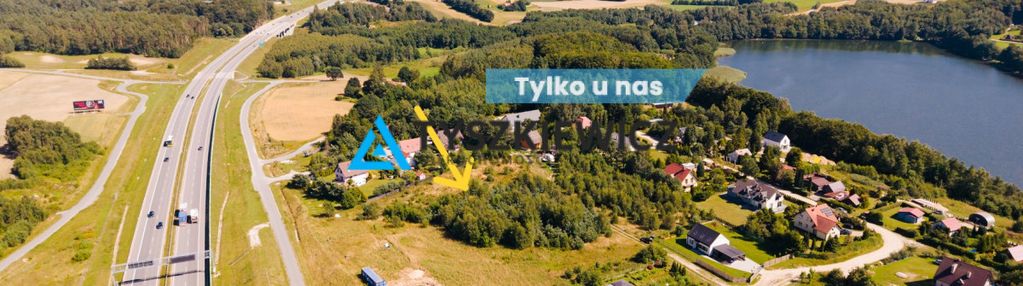 Dziełka budowlana w koleczkowie, blisko jezioro.