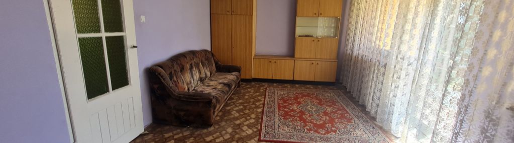 Jasne, przestronne mieszkanie w cichej okolicy....
