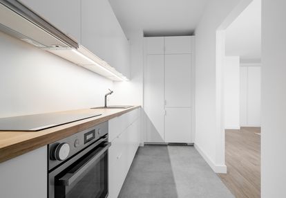 Ładna kawalerka z oddzielną kuchnią