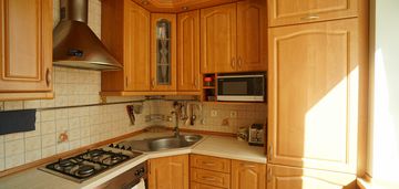 Przestronne 2 pokojowe mieszkanie na parterze centrum