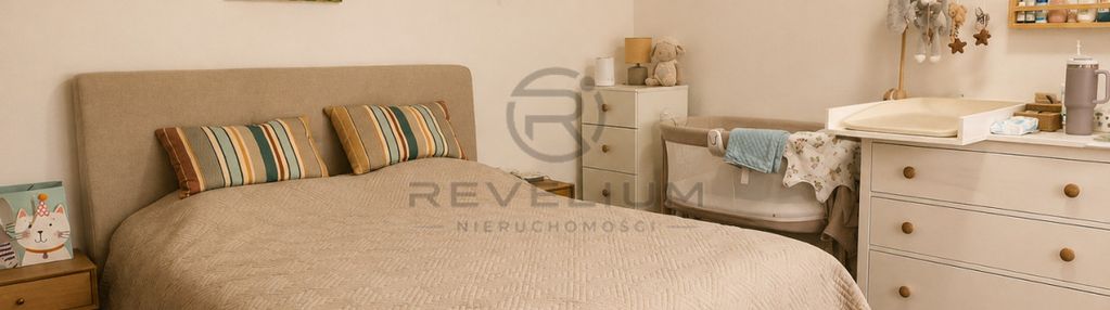 Dwupoziomowe|urządzone|msc. postojowe w hali