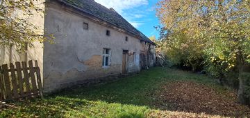 Dom na wsi do remontu z 5,5 ha ziemi.