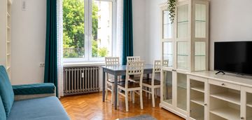 2 pokoje | 46 m² | 8 min od uniwersytetu morskiego