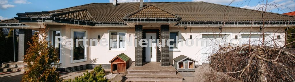 Wolnostojący dom parterowy z garażem na dwa auta