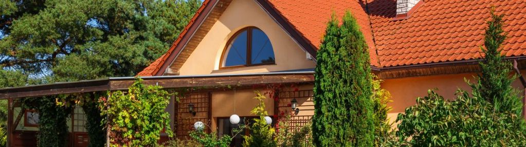 Dom pod elblągiem z pięknym ogrodem i stawem