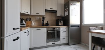 Duże mieszkanie i wykończone i z balkonem