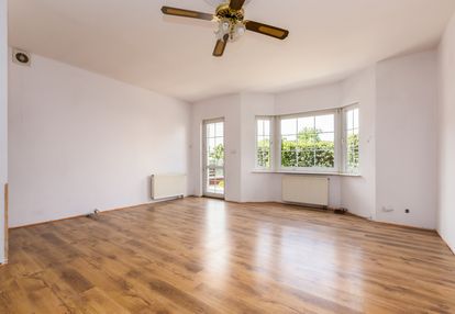 Cały bliźniak - dwie części na sprzedaż razem.