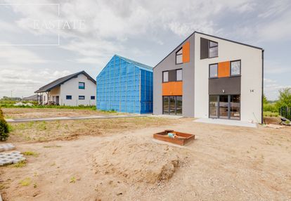 Dom bliźniak z ogródkiem i poddaszem – odbiór 2025