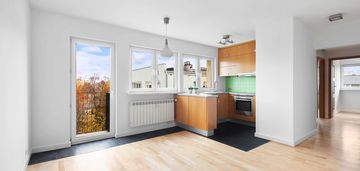 Narożne dla młodych - home office z widokiem