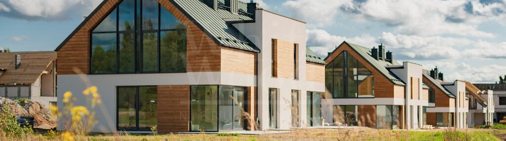 Domy przy jeziorze, tuchom