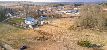 Działka budowlana 1368 m² w otoczeniu lasu