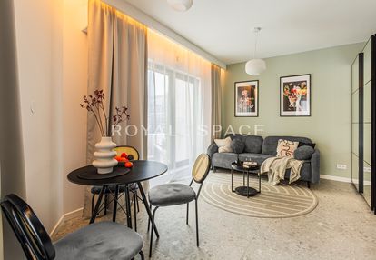 Widokowy apartament z tarasem w sercu woli