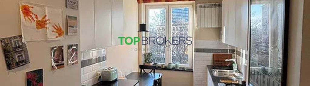 Trzy pokoje z oddzielną kuchnią przy metrze