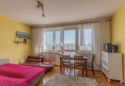 Kawalerka z osobną kuchnią i widokiem na morze,