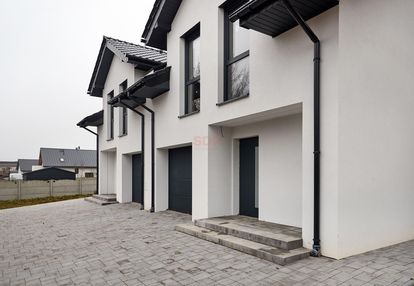 Nowy dom bliźniaczy wybudowany ze starannością | myszków