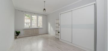 Tychy, 2 pokoje, 1 piętro z balkonem do wejścia