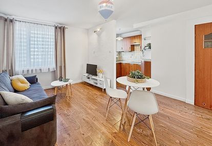 Do wynajęcia mieszkanie naprzeciw uz !