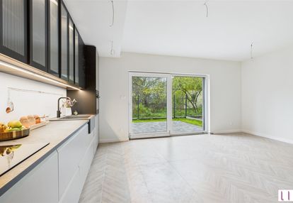 Atrakcyjny dom,  bliźniak,  bartodzieje