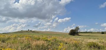 Działka w strudze bez zabudowań w sąsiedztwie.