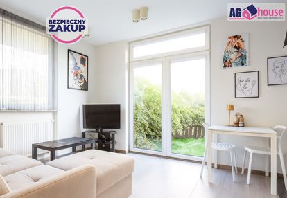 Kawalerka z wydzieloną sypialnią i ogródkiem