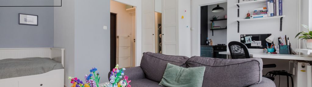 Przestronna kawalerka z osobną kuchnią