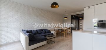 Dwa pokoje, garaż, winda, dworzec pkp