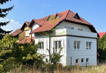 Z ogrodem, dużym tarasem, dodatkową kawalerką !!!
