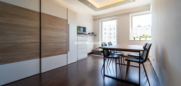 2 pokoje, jasne - duży balkon - widok