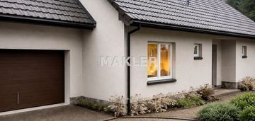 Dom z linią brzegową jeziora,prywatny pomost