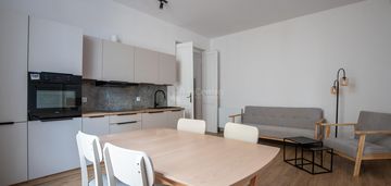 Przestronne mieszkanie, 64m2. karmelicka 18.