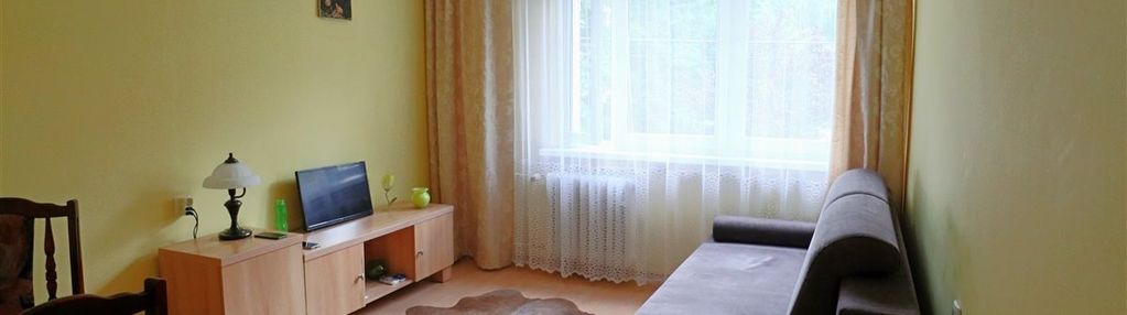 Na lotnisku- 2 pokoje, oddzielna kuchnia, piwnica