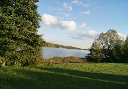 Działka budowlana z mediami obok jeziora mazurach