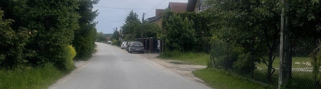 Działka 879 m² – media w drodze, las, skm.