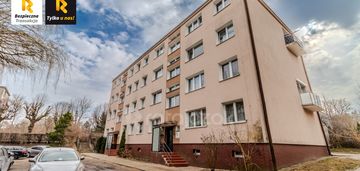 1 piętro | do remontu | piwnica | balkon | centrum