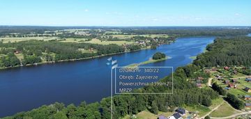 Działka z linią brzegową. sople